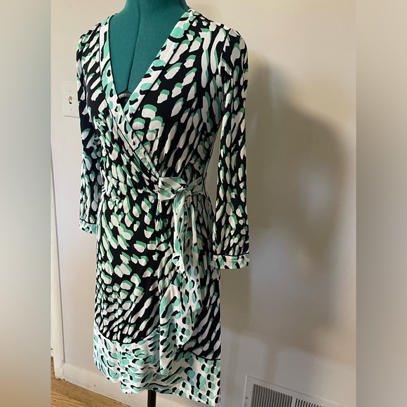BCBGMaxAzria Green White Black Wrap Abstract Ruffle Dress - Picture 5 of 13
